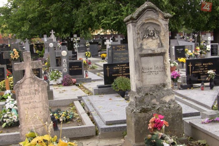 Ilustračný obrázok k článku Kradne sa už všetko a všade: Z bývalej márnice zmizlo až 21 rakiev