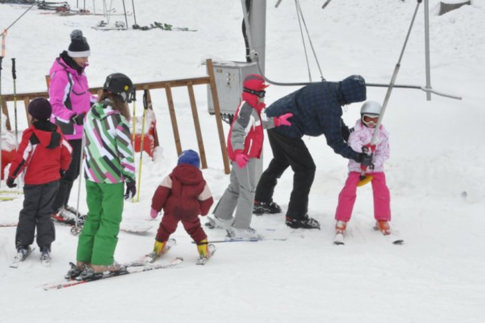 Ilustračný obrázok k článku Nedeľnú lyžovačku prekazilo husté mrholenie