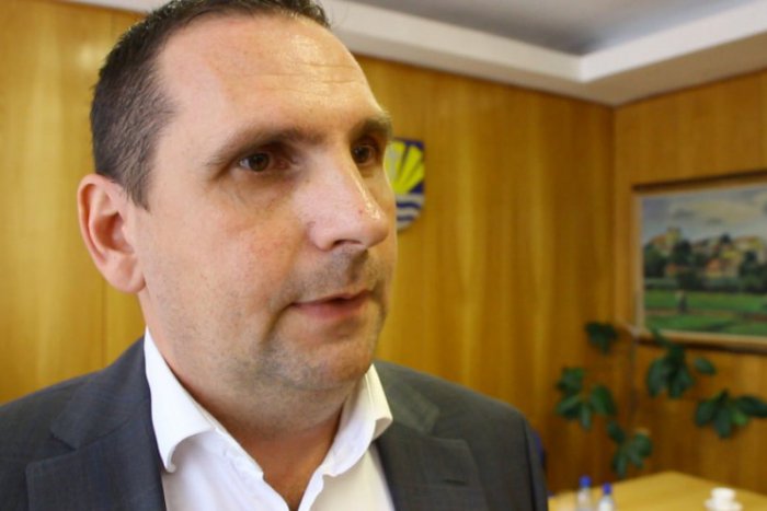 Ilustračný obrázok k článku Viceprimátor vyzýva ľudí, nech si ho pridajú za FB kamaráta. Ide mu o chodníky...