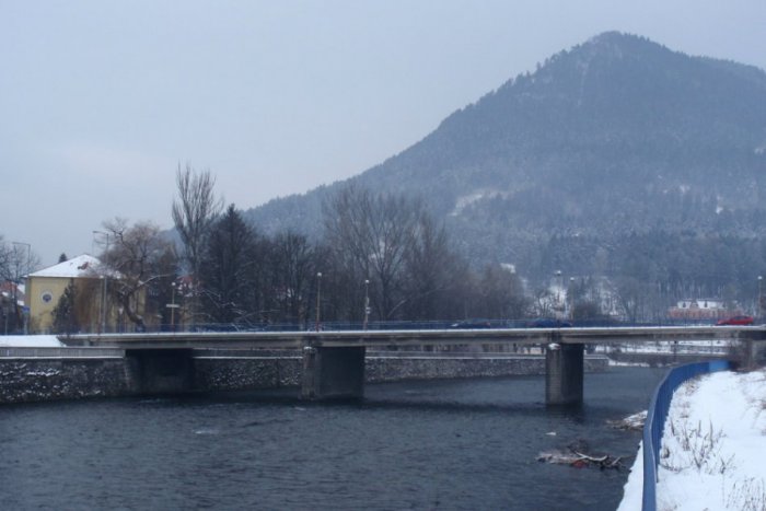 Ilustračný obrázok k článku Mestská polícia: Psychicky narušený človek na moste do Likavky