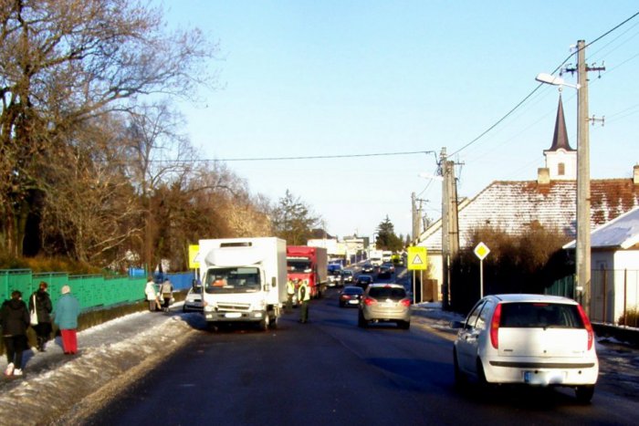 Ilustračný obrázok k článku Osudová cesta po vysvedčenie: Chlapček (10) skončil pod kolesami dodávky :(