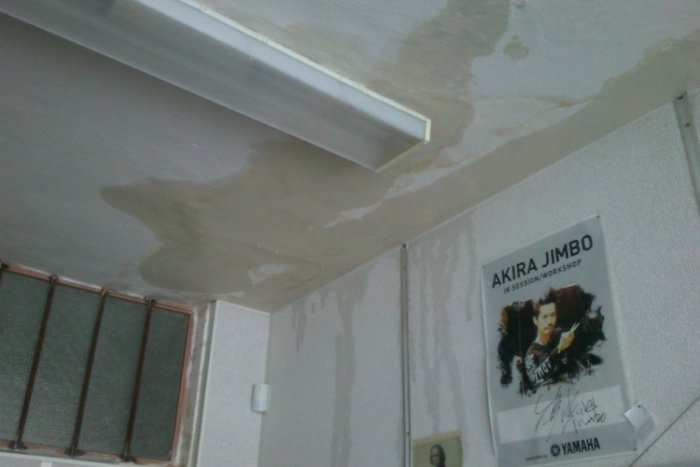 Ilustračný obrázok k článku Rozhnevaný rodič zo Žiaru: V škole zateká do tried, svoje dieťa do nej nepošlem!