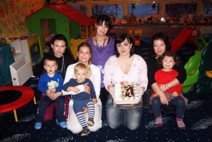 Ilustračný obrázok k článku Materské centrum Gombíkovo oslávilo prvé narodeniny. Nechýbala dobrá zábava a torta