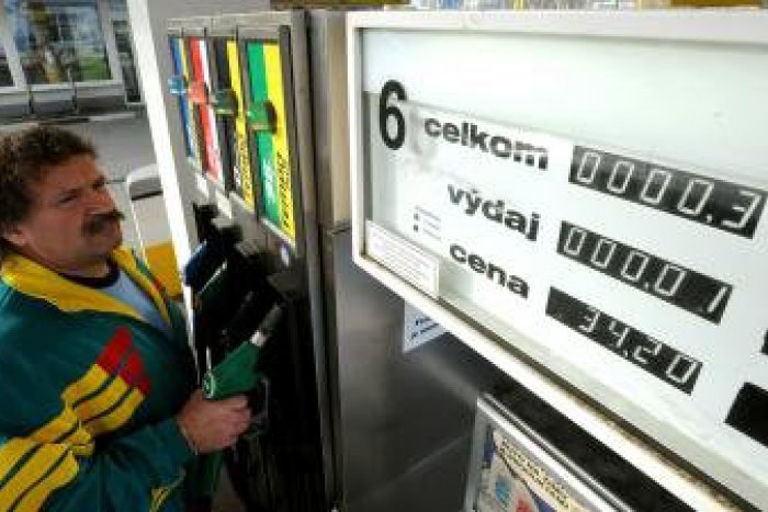 Ilustračný obrázok k článku Kontroly na benzínkach: Nevyhovujúce palivo našli aj na čerpačkách v našom regióne