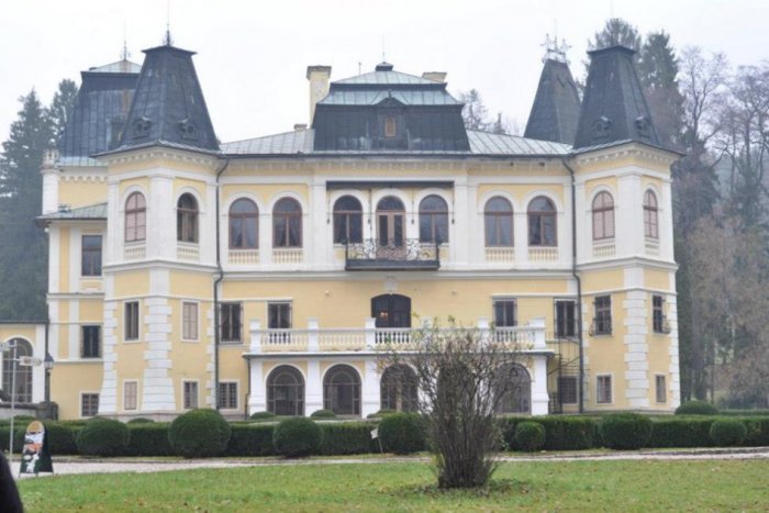 Ilustračný obrázok k článku Vzácna zbierka, akú ste v Betliari ešte nemohli vidieť: V kaštieli vystavia unikátne šperky Andrássyovcov