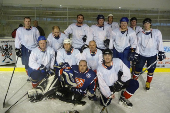 Ilustračný obrázok k článku Boj revúckych hokejistov v play off: Výhra aj napriek hendikepu