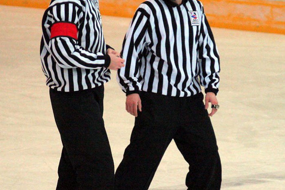 Ilustračný obrázok k článku Nitre sa nepozdávajú výkony rozhodcov: Podala oficiálnu sťažnosť