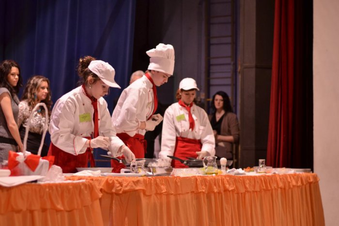 Ilustračný obrázok k článku VIDEO: Krásne a mňam... Študenti varili a miešali drinky ako skutoční profíci