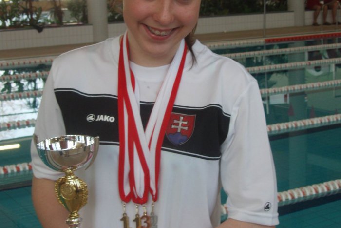 Ilustračný obrázok k článku Plavkyňa Medveďová z UMB zvíťazila v Opave