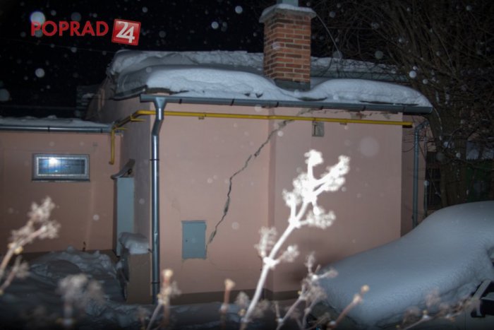 Ilustračný obrázok k článku Sneh zaúradoval. Pod jeho váhou sa prepadla strecha skladu