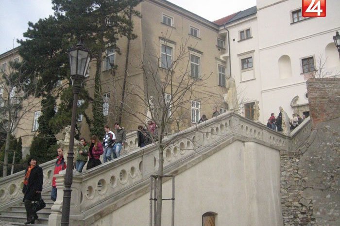 Ilustračný obrázok k článku Prehliadky so sprievodcom si užilo menej ľudí: Dôvodom bolo daždivé počasie