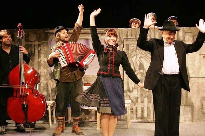 Ilustračný obrázok k článku Skvelá správa pre milovníkov Tálie: Do Moraviec zavíta obľúbené Radošinské naivné divadlo