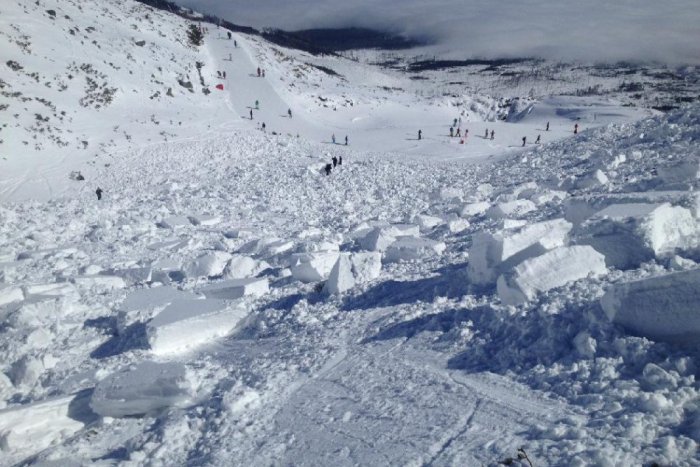 Ilustračný obrázok k článku Lyžiar ohrozil seba aj ostatných: Opustil zjazdovku a uvoľnil lavínu!