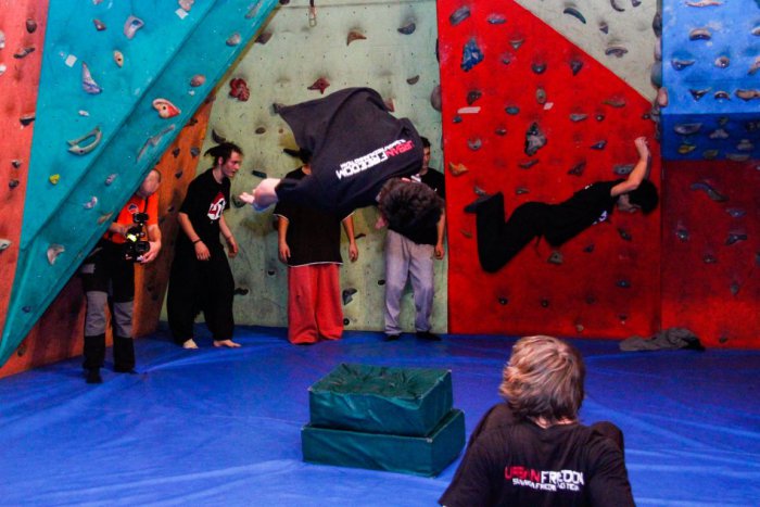 Ilustračný obrázok k článku Nadšenci freerunningu a ich kúsky pod Tatrami: Toto doma radšej neskúšajte!