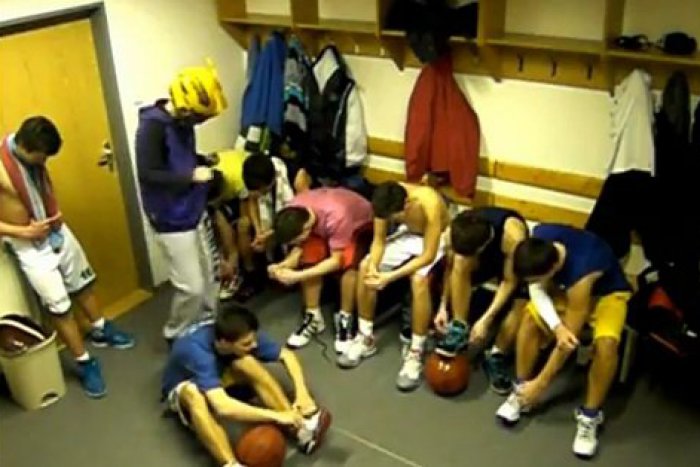 Ilustračný obrázok k článku Dobrá nálada pred tréningom: Mladí basketbalisti predviedli Harlem Shake