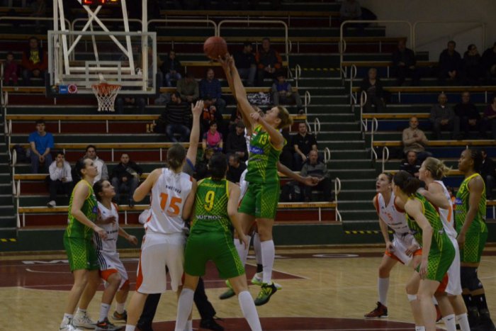 Ilustračný obrázok k článku Čierna sobota: Po futbalistoch prehrali doma aj basketbalistky