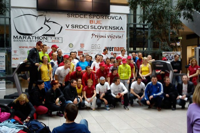 Ilustračný obrázok k článku FOTO: V Banskej Bystrici sa už druhýkrát bežalo do vrchu: S profíkmi si to rozdal aj primátor