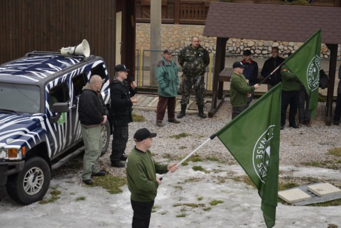 Ilustračný obrázok k článku VIDEO a FOTO: Kotleba pod Krásnou Hôrkou opäť hovoril o upratovaní v osade