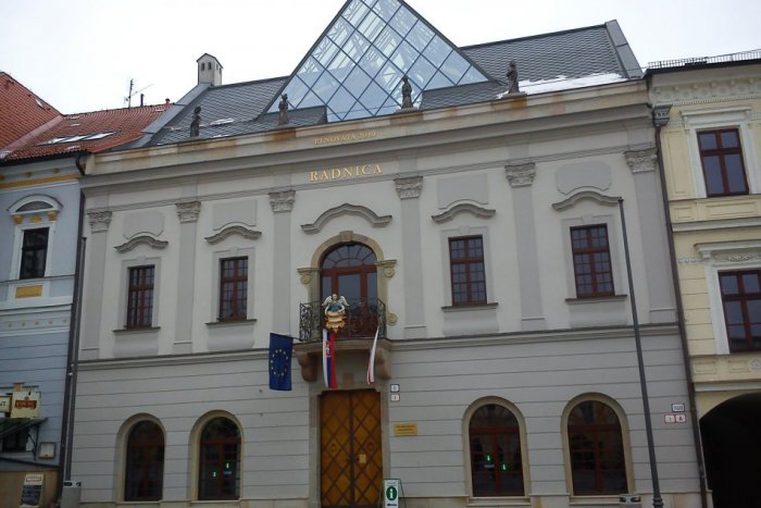 Ilustračný obrázok k článku Úradovanie vystrieda zábava: V bystrickej radnici bude diskotéka a nielen to!