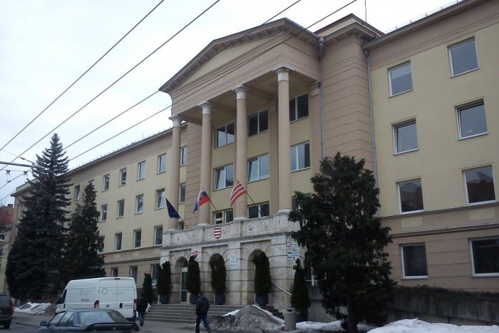 Ilustračný obrázok k článku Mestský úrad navštívili audítori: Posvietili si aj na kanceláriu primátora