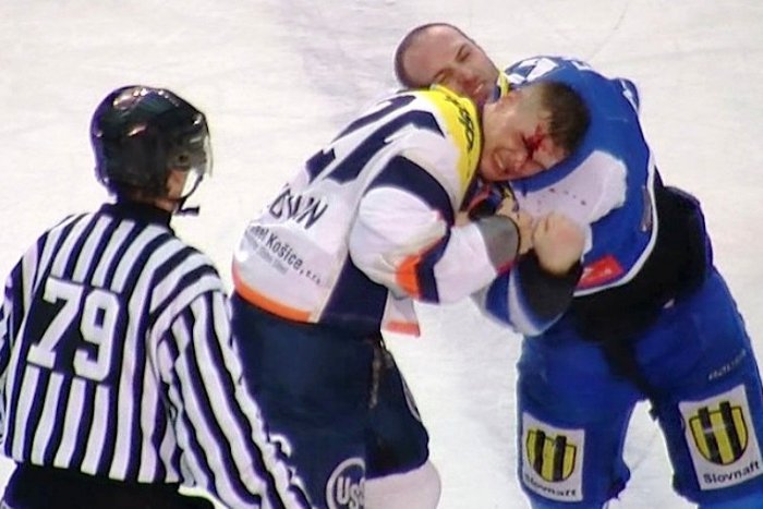 Ilustračný obrázok k článku Záver zápasu s Košicami poznačila bitka. Fabian naložil Chovanovi