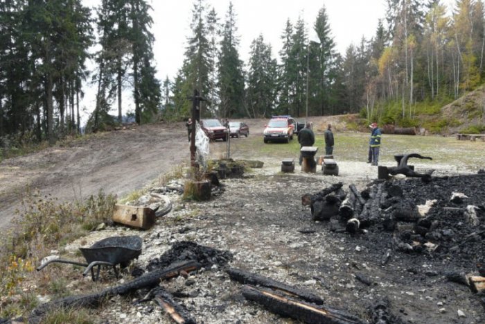 Ilustračný obrázok k článku Nezlomil ich ani ničivý požiar: Vyhorenej Burde opäť svitá na lepšie časy!