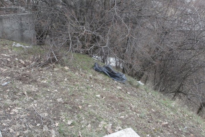 Ilustračný obrázok k článku Namiesto snehu smeti... Kedy sa vo Zvolene začne jarné upratovanie?