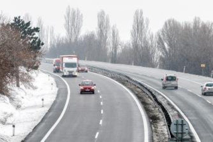 Ilustračný obrázok k článku Meškanie a komplikácie: Súkromná cesta R1 stále nie je skolaudovaná