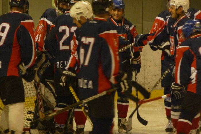 Ilustračný obrázok k článku Fanúšikovia hokeja: Príďte povzbudiť Revúckych hokejistov na finále ligy!