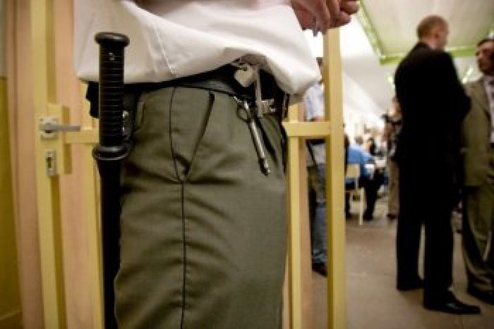 Ilustračný obrázok k článku Vianoce za múrmi väzníc: Kapustnica, sväté omše a betlehemské svetlo