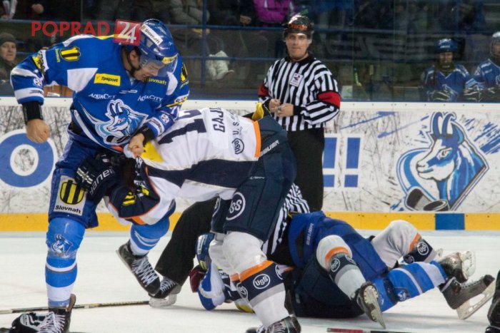 Ilustračný obrázok k článku Hokejisti sa v závere zápasu pobili. Padol rekord uložených trestov