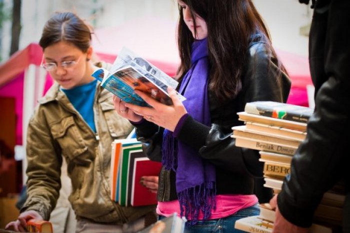 Ilustračný obrázok k článku Máte doma prebytočné knižky? Bystrica zažije jarmok, ktorý bude pomáhať
