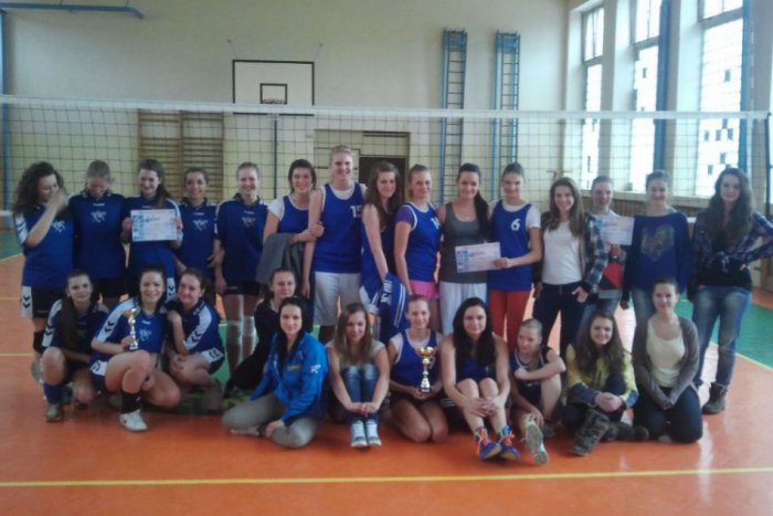 Ilustračný obrázok k článku OBRAZOM: Obvodné kolo vo volejbale vyhrali baby z Pionierky