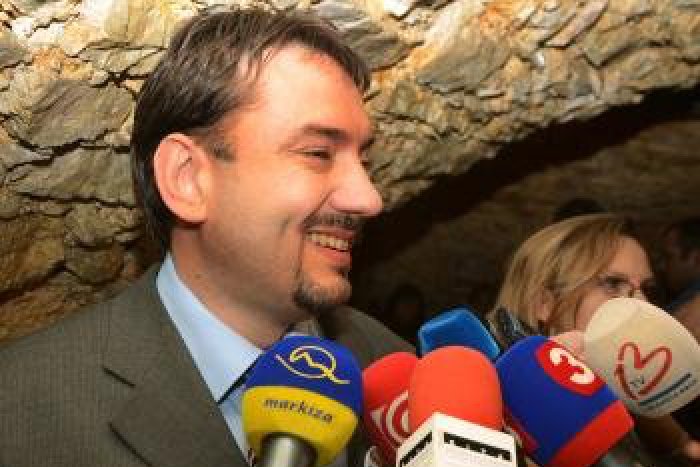 Ilustračný obrázok k článku Primátor Gogola ochorel, mesto muselo zrušiť dôležitú tlačovku o  školách