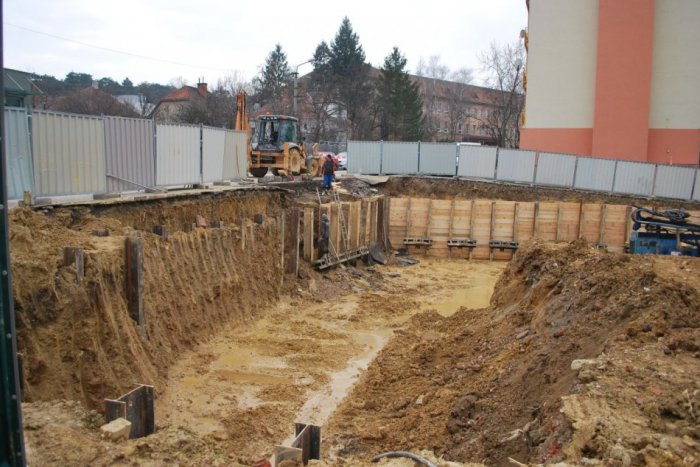 Ilustračný obrázok k článku Nové Dialyzačné centrum pod Kalváriou: Hotové bude o rok