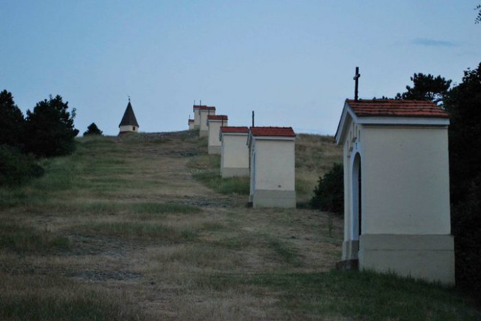 Ilustračný obrázok k článku Nitrianska Kalvária: Čo symbolizuje a čo ju spája s Veľkou nocou?