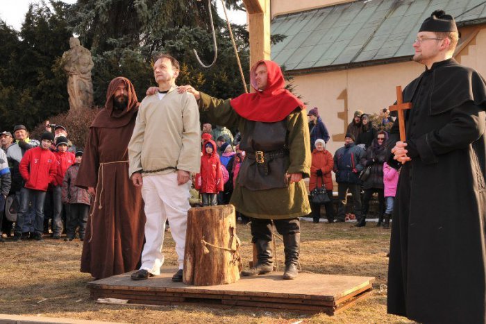 Ilustračný obrázok k článku FOTO: Mestom sa tiahol Jánošíkov sprievod. Vyvrcholil jeho popravou