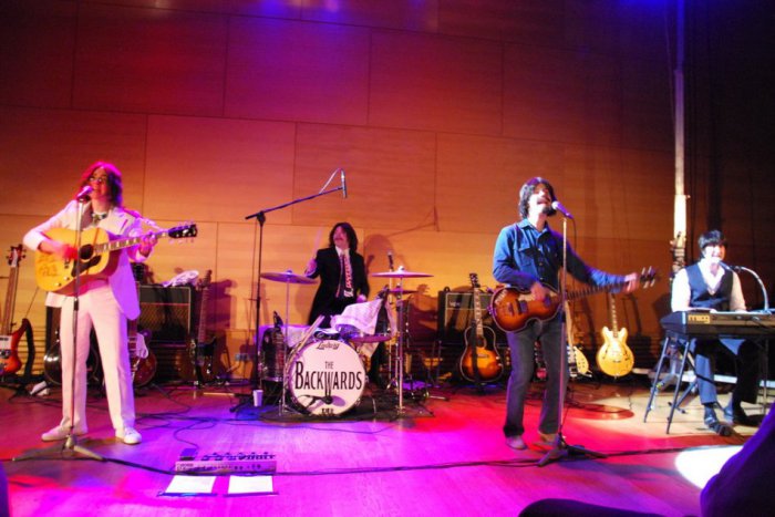 Ilustračný obrázok k článku Slovenskí Beatlesáci v Poprade: Hity 60-tych rokov roztancovali vypredanú sálu