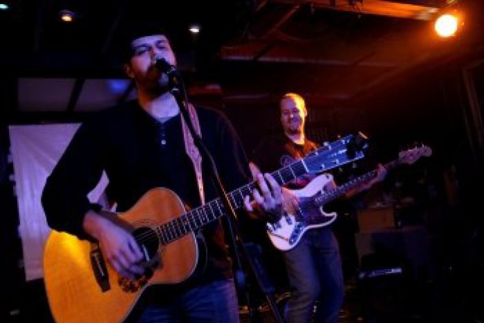 Ilustračný obrázok k článku Ondřej Ládek, vlastným menom Xindl X si užíva Turné s kytarou a lá$kou