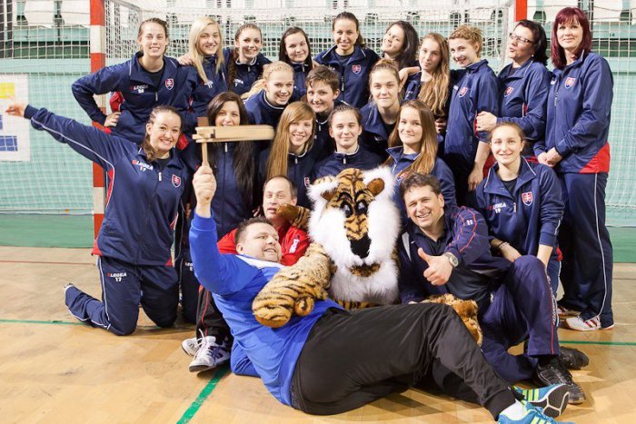 Ilustračný obrázok k článku Dievčatá na basketbale: Hádzanársky si užívali postup na ME