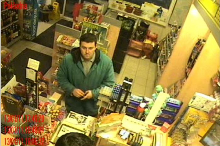 Ilustračný obrázok k článku Naftu za 600 € zaplatil cudzou kartou: Poznáte ho?