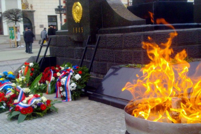 Ilustračný obrázok k článku Odhalenie pamätných tabúľ osloboditeľom Bystrice: Do mesta zavítajú prezidenti Slovenska a Rumunska