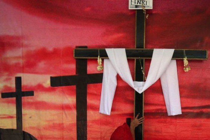 Ilustračný obrázok k článku Veľká noc dvoch chutí. Ukrižovaný Kristus aj pohanské rituály