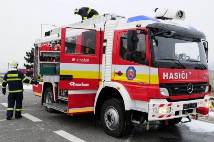 Ilustračný obrázok k článku V Machulinciach horel nákladiak! Obyvatelia požiar hasili záhradnou hadicou