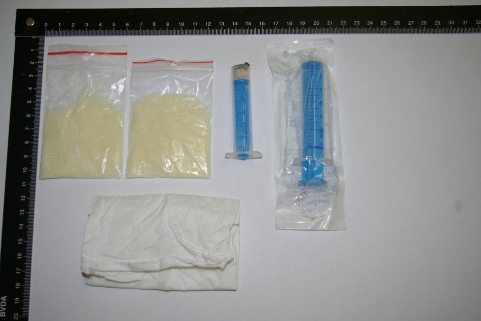 Ilustračný obrázok k článku Muž (31) zareagoval čudne: Policajtom dobrovoľne vydal piko, prehliadka odhalila ešte viac!