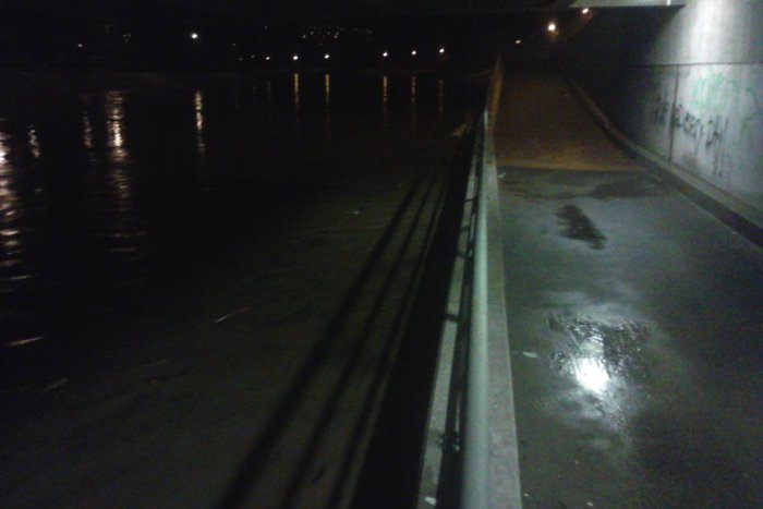 Ilustračný obrázok k článku Video: Hladina rieky stúpala aj v noci