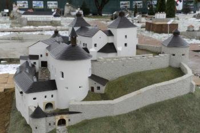 Ilustračný obrázok k článku Hrad Krásna Hôrka môžu turisti opäť obdivovať v plnej kráse