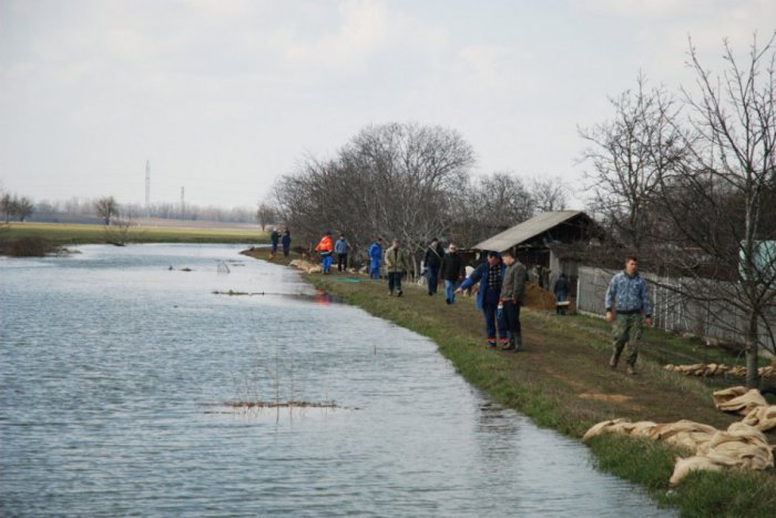 Ilustračný obrázok k článku Ďalšia dedina je v pohotovosti, obyvatelia sa boja zosuvu pôdy