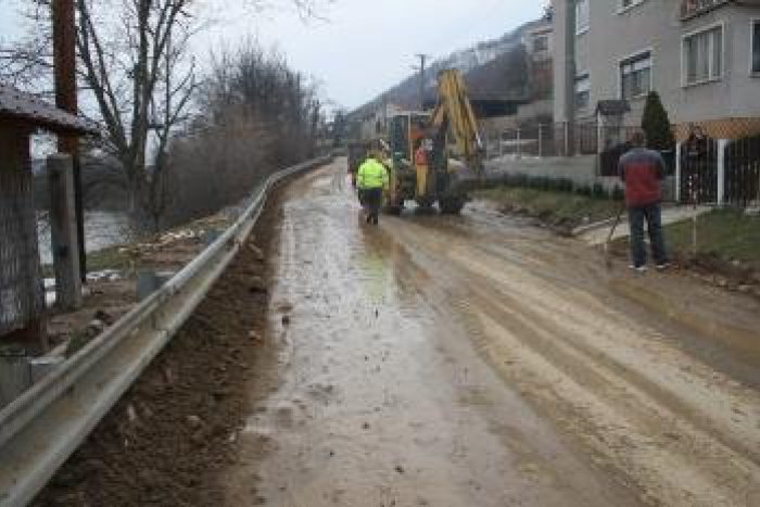 Ilustračný obrázok k článku Zásah hasičov: Svrbice čelia nánosu bahna!