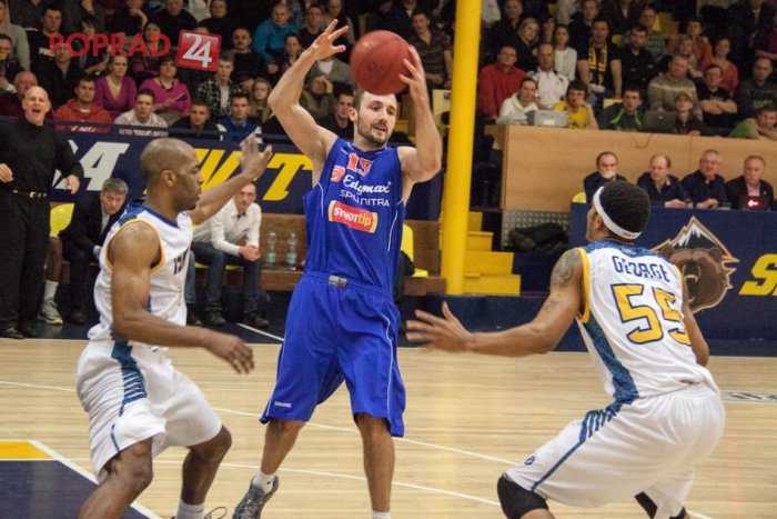 Ilustračný obrázok k článku Svit sa rozlúčil so sezónou. Do semifinále postupuje Nitra